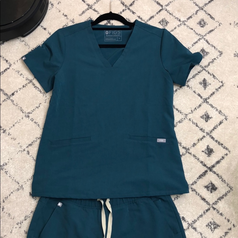 New, never worn Figs scrubs
